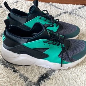 Nike Size 11 Huaraches